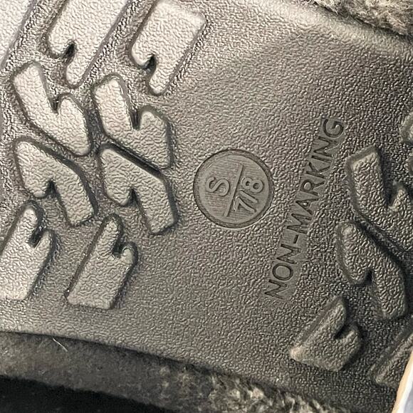 True Religion Brand Jeans Black & Gray Fur Lined Men\'s Slippers Small Size 7/8
